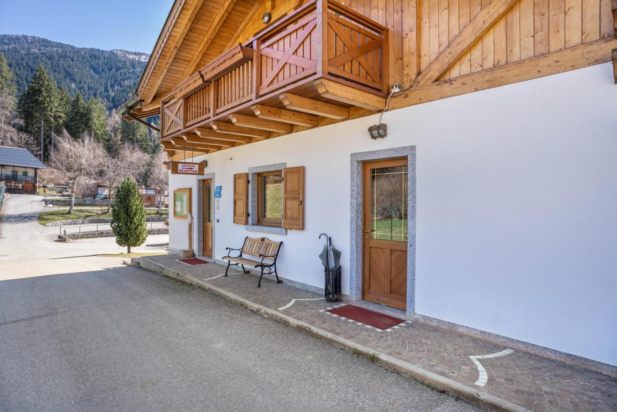 Chalet Camping Fae 1 Madonna di Campiglio Ngoại thất bức ảnh